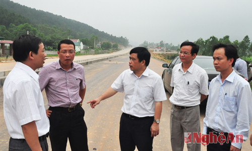 Kiểm tra công tác GPMB tại khu vực đường tránh kênh nhà Lê ở huyện Nghi Lộc