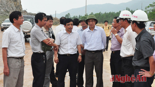Đồng chí Huỳnh Thanh Điền biểu dương sự nỗ lực của chính quyền TX Hoàng Mai, đã hoàn thành công tác GPMB