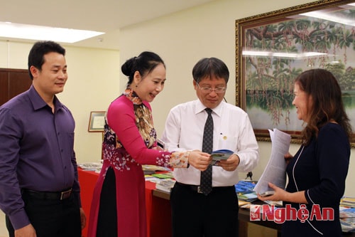 ãnh đạo tỉnh Nghệ An và TP. Đà Nẵng trao đổi hợp tác hoạt động du lịch.