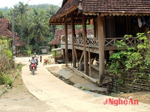 Đường giao thông xã Chiêu Lưu đã được đổ bê tông.