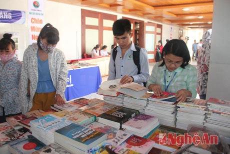 Đây là cơ hội cho các em học sinh, sinh viên tiếp cận nhiều sách mới, bổ ích cho học tập và nghiên cứu
