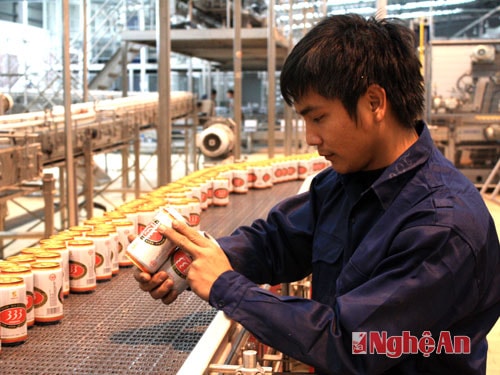 Dây chuyền sản xuất bia của Nhà máy bia  Sài Gòn - Sông Lam. Ảnh: Phan Toàn