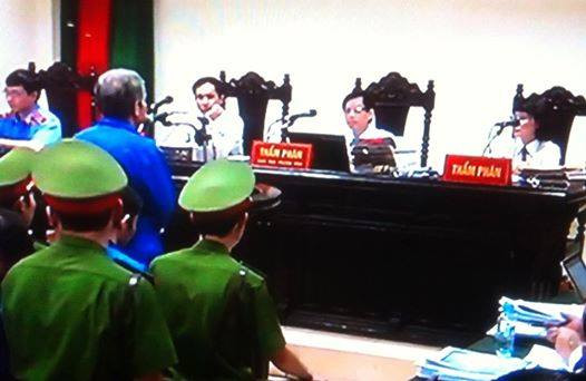 Bị cáo Trần Hữu Chiều trả lời Hội đồng xét xử.