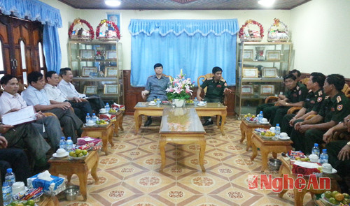 Đc Lê Xuân Đại và đoàn công tác đặc biệt của tỉnh làm việc với BCHQS tỉnh Xiêng Khoảng, Lào