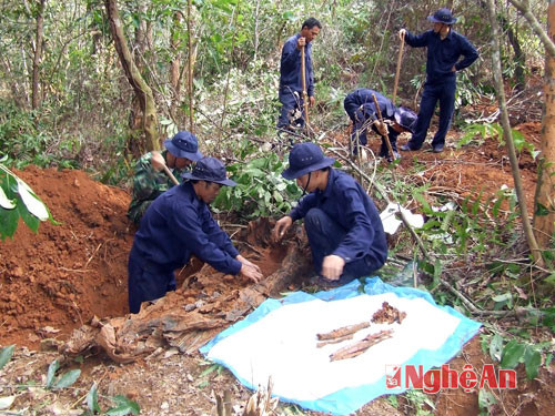 Đoàn quy tập tỉnh Nghệ An cất bốc liệt sĩ tại tỉnh Xasomboun