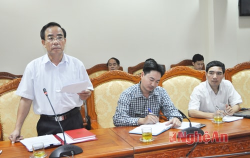 Đại diện Thường trực Hội Nông dân tỉnh tổng hợp báo cáo kiến nghị của cử tri đến với Quốc hội