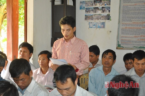 Đại diện cử tri bản Huổi Hốc, xã Bảo Nam phát biểu kiến nghị