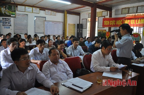 Đại diện đoàn Đại biểu QH tỉnh, HĐND huyện cùng dự buổi tiếp xúc