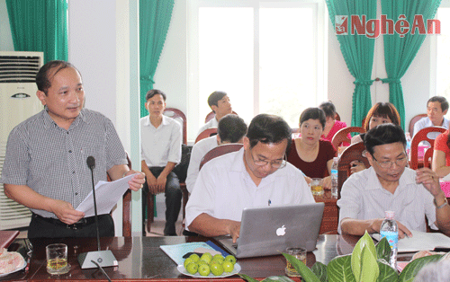 Đồng chí Nguyễn Thanh Hiền- Hiệu trường Trường Chính Trị báo cáo hoạt động của trường
