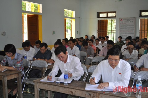 Các đại biểu QH và lãnh đạo HĐND - UBND huyên ghi nhận, tiếp thu