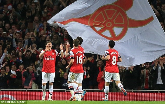 Mesut Oezil đánh dấu sự trở lại muộn màng (Nguồn: Empics)