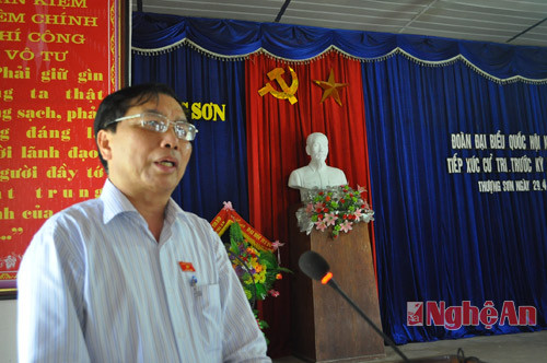Ông Nguyễn Đức Hiền báo cáo với cử tri nội dung dự kiến tại kỳ họp thứ 7