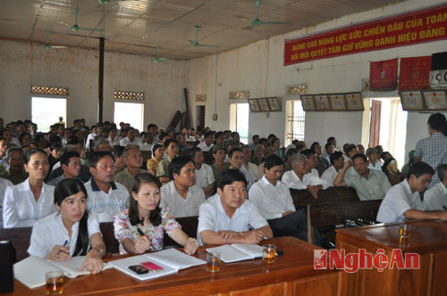 Đại diện HĐND và UBND huyện Đô Lương và đông đảo cử tri cùng dự và lắng nghe