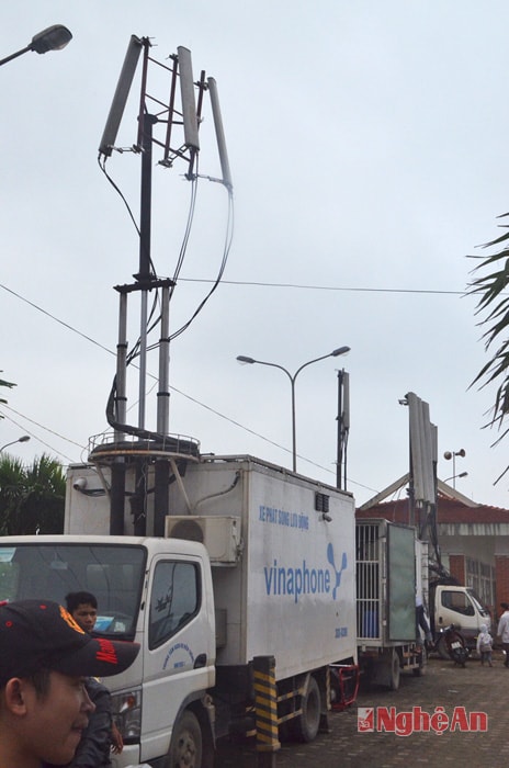 Xe phát sóng lưu động của Vinaphone sẵn sàng phục vụ lượng khách đông trong đợt lễ hội.