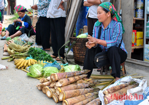 Măng đắng ở chợ phiên Huồi Tụ