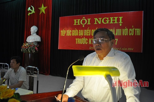Đại diện cử tri xã Quỳnh Giang phát biểu kiến nghị với Đại biểu Quốc hội