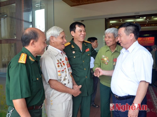 Niềm vui ngày hội ngộ.