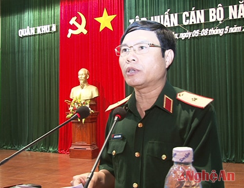 Thiếu tướng Nguyễn Tân Cương, Ủy viên Dự khuyết Ban chấp hành Trung ương Đảng, Phó tư lệnh, Tham mưu trưởng Quân khu phát biểu chỉ đạo lớp tập huấn