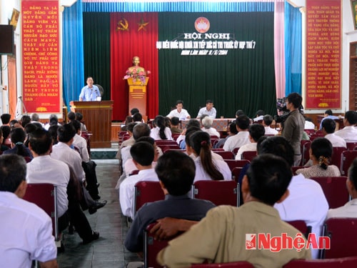 Quang cảnh buổi trả lời chất vấn.