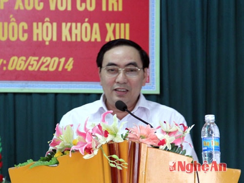 Ông Phạm Văn Hà trả lời ý kiến cử tri.
