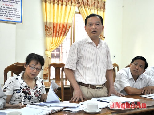 Đồng chí Nguyễn Hữu Vinh - Chủ tịch UBND huyện phát biểu.
