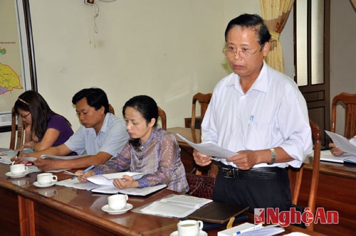 Đồng chí Lâm Văn Đoàn - Phó tổng biên tập Báo Nghệ An phát biểu.