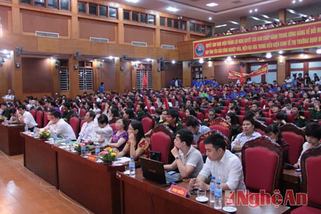 Cuộc thi có sự hiện diện của lãnh đạo ĐH Vinh, Tỉnh đoàn và đông đảo các bạn sinh viên