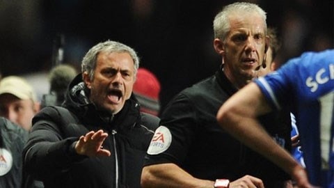 Mourinho nhận án phạt của FA