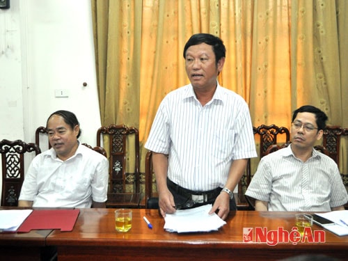 Đại diện Phòng Pháp chế - dân nguyện HĐND tỉnh thông tin một số vụ việc mà công dân gửi đến HĐND tỉnh