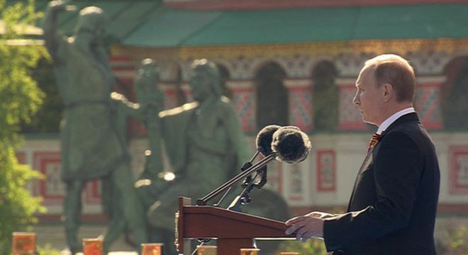 Tổng thống Nga Vladimir Putin phát biểu trong buổi lễ diễu binh kỷ niệm 69 năm ngày chiến thắng phát xít.