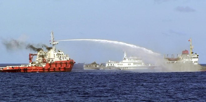 Tàu Trung Quốc uy hiếp và gây hại cho tàu Việt Nam ở Biển Đông. Nguồn: Cảnh sát biển Việt Nam