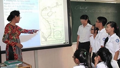 Học sinh Trường THPT chuyên Lê Quý Ðôn, TP Nha Trang, Khánh Hòa trong giờ học Lịch sử chuyên đề về chủ quyền biển, đảo. Ảnh: NGUYỄN CHUNG.