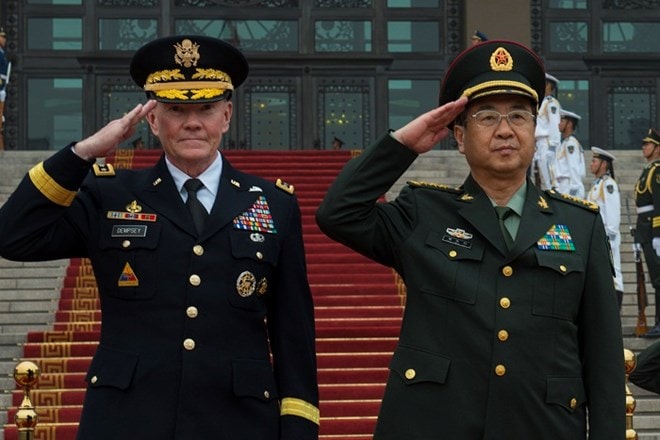 Chủ tịch Hội đồng Tham mưu trưởng liên quân Mỹ, Tướng Martin Dempsey (trái) và Tổng Tham mưu trưởng Quân giải phóng nhân dân Trung Quốc, Thượng tướng Phòng Phong Huy (Nguồn: Chinanews)