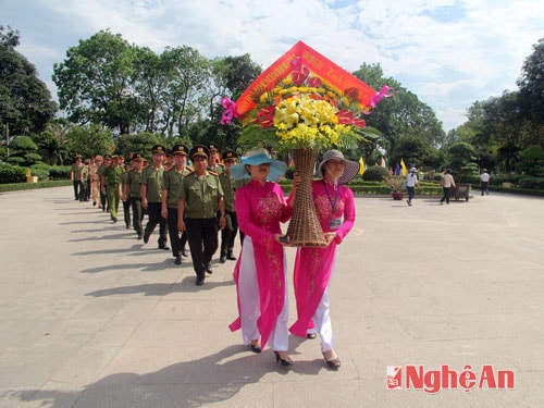 Tuổi trẻ Cụm thi đua số 5 – Bộ Công an dâng hương tại khu di tích Kim Liên