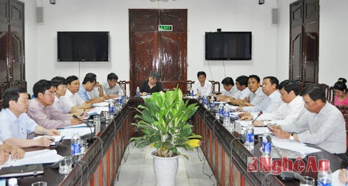 Toàn cảnh buổi làm việc.