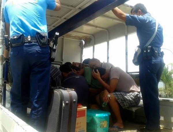 Nhóm ngư dân Trung Quốc bị lực lượng bảo vệ bờ biển Philippines bắt giữ. (Nguồn: Reuters)