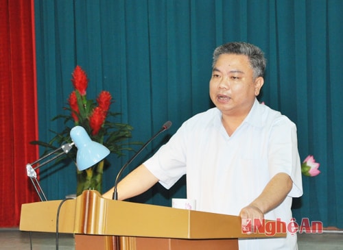Đồng chí Lê Bá Hùng Trưởng Ban tuyên giáo Tỉnh ủy phát biểu khai mạc hội nghị