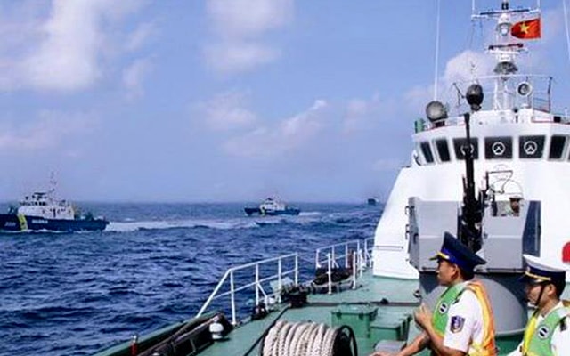 Cảnh sát biển Việt Nam tiếp cận vào phía Tây giàn khoan Trung Quốc. Nguồn: CSBVN