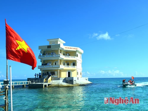 Đảo chìm Đá Tây.
