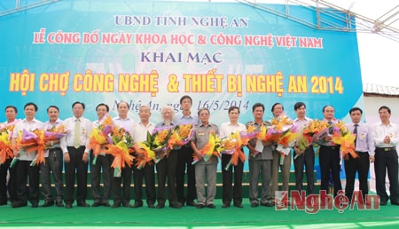 Tôn vinh 20 cán bộ khoa học, nhà quản lý có đóng góp cho hoạt động KHCN Nghệ An