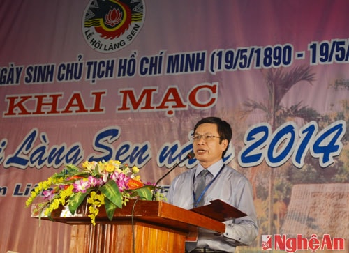 Ông Thái Văn Nông, Chủ tịch UBND huyện Nam Đàn đọc diễn văn khai mạc.