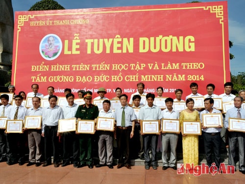 Các tập thể được tuyên dương tại lễ báo công
