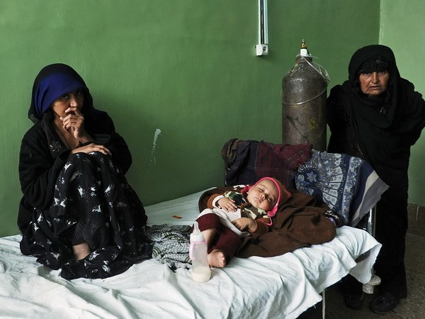 Bệnh nhân tại khu vực điều trị lao phổi ở bệnh viện trung tâm thành phố Herat, Afghanistan ngày 9/4. Nguồn: AFP/TTXVN