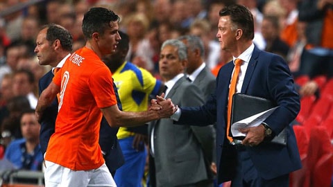 Van Gaal có mối quan hệ khá tốt với tiền đạo Van Persie của M.U