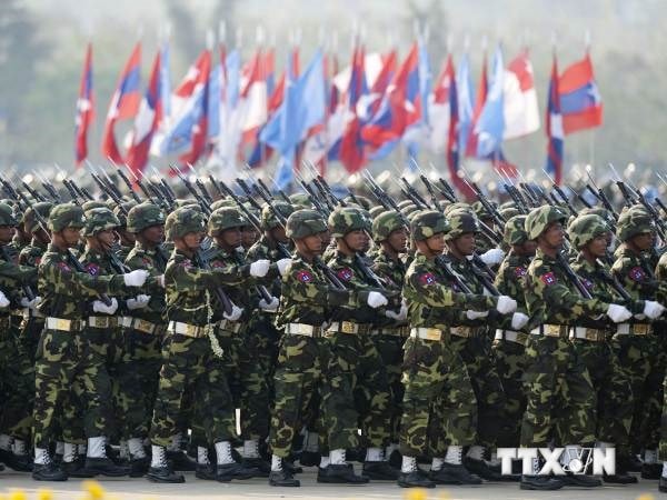 Binh sỹ quân đội Myanmar diễu hành tại lễ duyệt binh. (Nguồn: AFP/TTXVN)