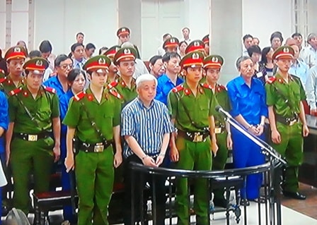Toàn cảnh phiên tòa