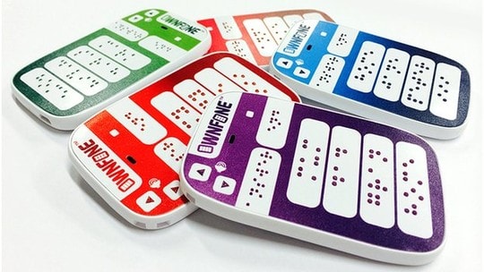 Điện thoại chữ nổi Braille đầu tiên