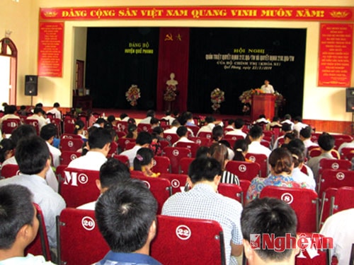 Toàn cảnh Hội nghị của Đảng bộ huyện Quế Phong.