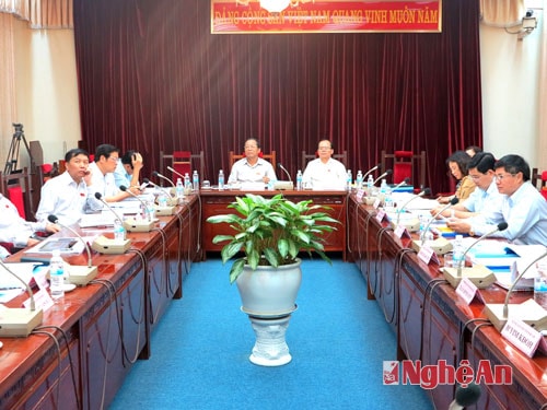 Quang cảnh buổi thảo luận tổ.