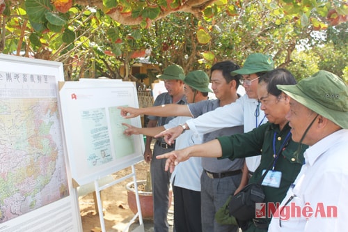 Triển lãm tư liệu, bản đồ về chủ quyền  Trường Sa, Hoàng Sa của Việt Nam tại Trường Sa. 